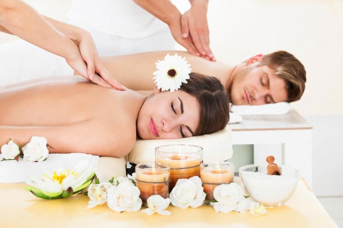 Aromatherapy Couples Massage + Snack